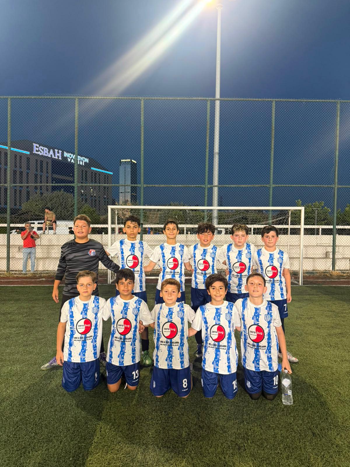 Esenyurt Aslanordu genç takımı gece maçında